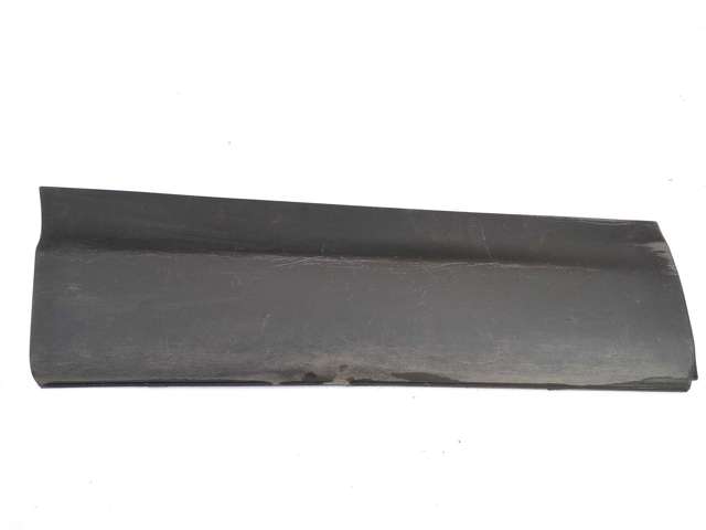 Молдинг задніх правих дверей 828704EA0A NISSAN