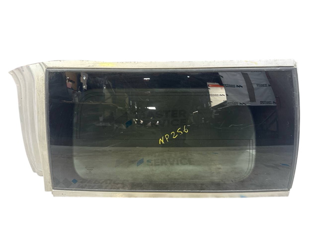 Скло багажного відсіку, праве 83306EB315 NISSAN