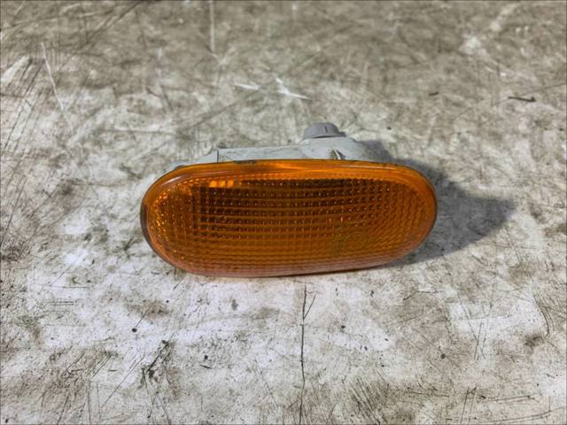 Повторювач повороту в крило 8351A003 MITSUBISHI