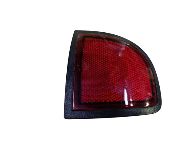 Лівий відбивач заднього бампера 8355A015 MITSUBISHI