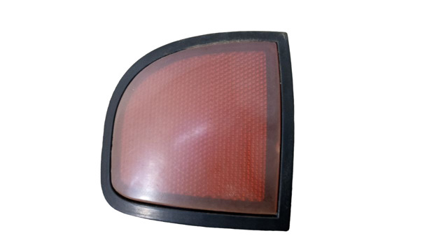 Правий катафот бампера 8355A016 MITSUBISHI