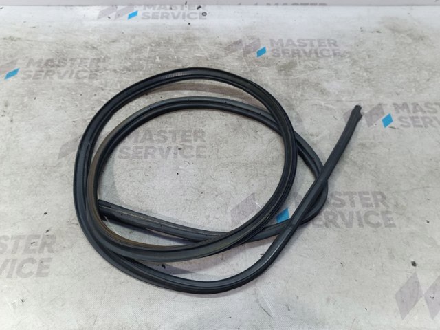 Ущільнювач задніх 3/5-й двері 8468165D005PK SUZUKI