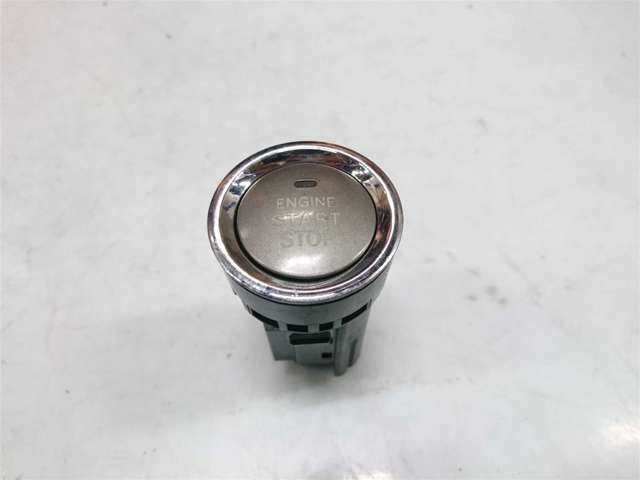 Кнопка запуску двигуна 8961130020 TOYOTA