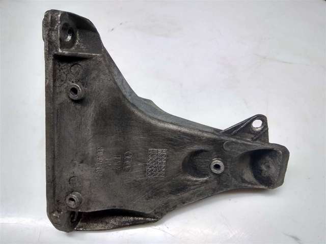 Кронштейн подушки (опори) двигуна, правої 8D0199306T VAG