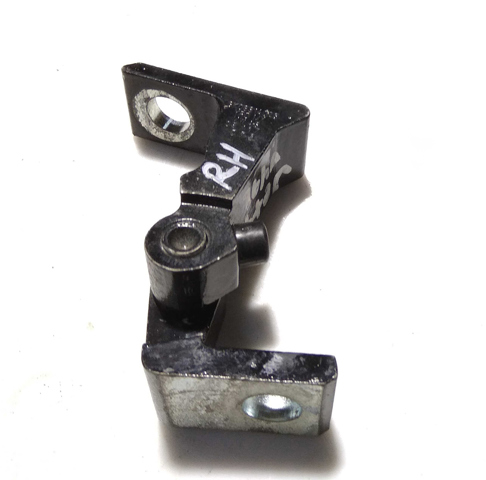 Петля задніх правих дверей 8K0831402G VAG