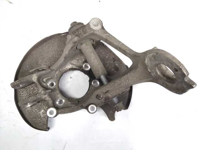 Кулак поворотний правий 8R0505432C VAG