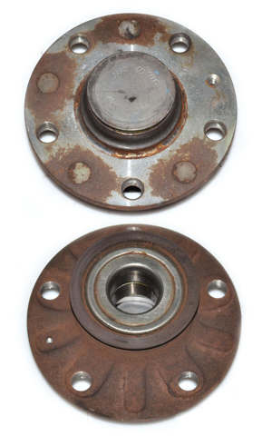 Маточина заднього колеса 8V0598611A VAG