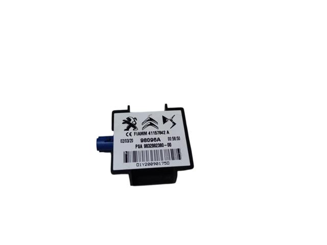 Антена GPS 9832982380 OPEL