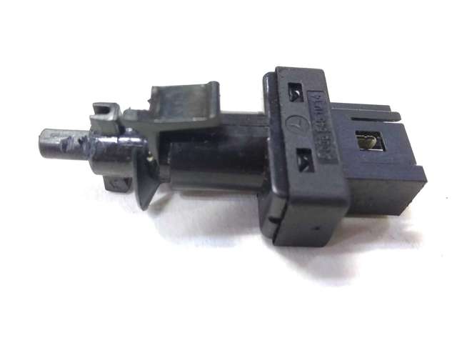 Датчик включення зчеплення A0065451014 MERCEDES