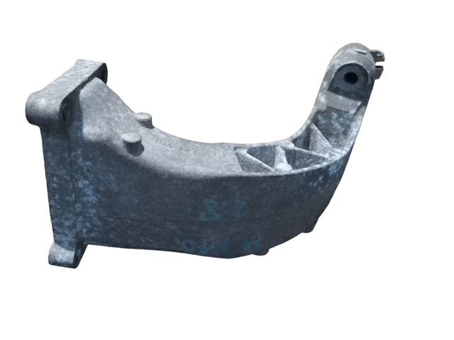 Кронштейн подушки (опори) двигуна, правої A1042231804 MERCEDES