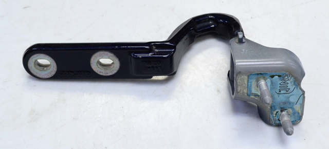 Петля багажника A1667400137 MERCEDES