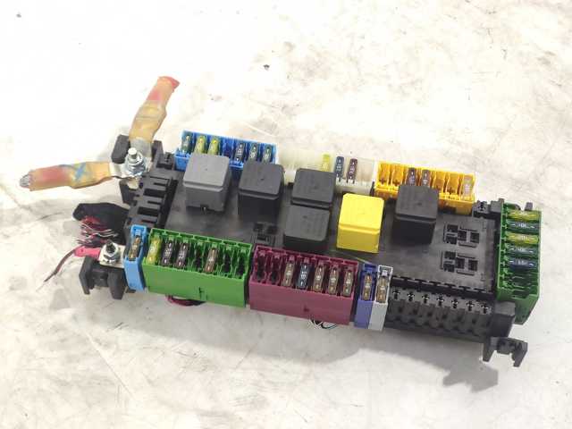 Коробка запобіжників A1669063901 MERCEDES