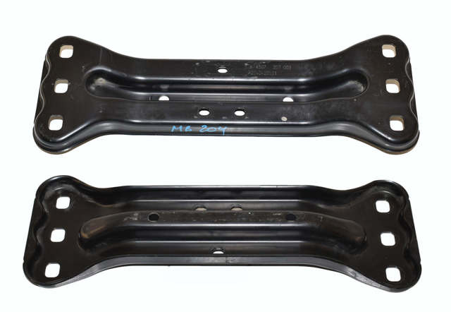 Кріплення коробки передач A2042420501 MERCEDES