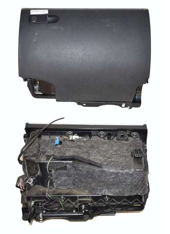 Ящик для рукавичок (бардачок) A2046800010 MERCEDES