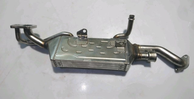 Радіатор системи рециркуляції ОГ A6421401875 MERCEDES