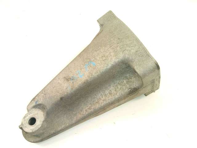 Кронштейн подушки (опори) двигуна, правої A6462230704 MERCEDES