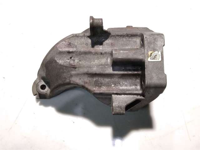 Кронштейн подушки (опори) двигуна, лівої A6512230004 MERCEDES