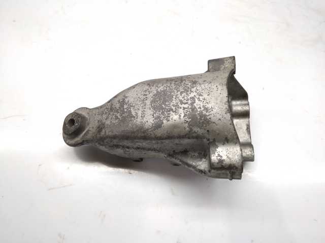 Кронштейн подушки (опори) двигуна, правої A6512231804 MERCEDES
