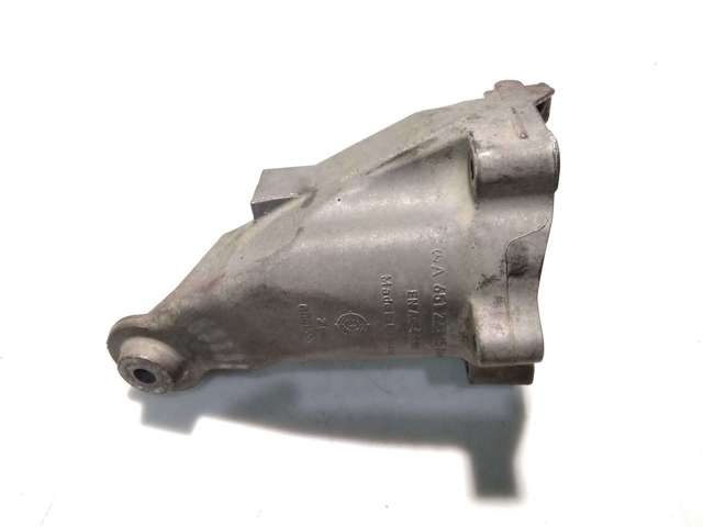 Кронштейн подушки (опори) двигуна, правої A6512233504 MERCEDES