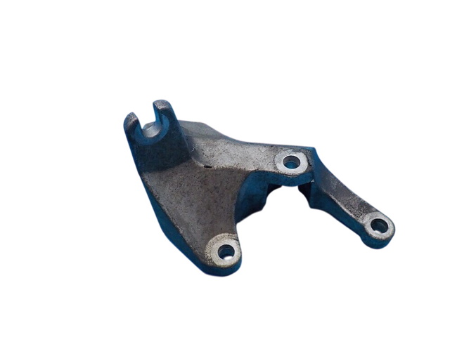Кронштейн подушки КПП, правий AV617M125AA FORD
