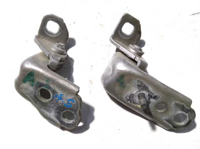 Петля передніх дверей лівих CJ5Z7822811A FORD