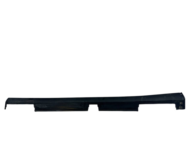 Накладка зовнішня (молдинг) порога, правий D10E51PL0C MAZDA