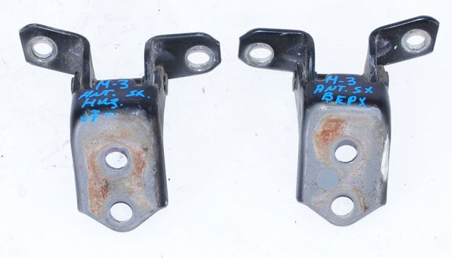 Петля передніх дверей, правою F15159210C MAZDA