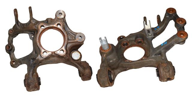 Цапфа - поворотний кулак задній, лівий GHP92612X MAZDA