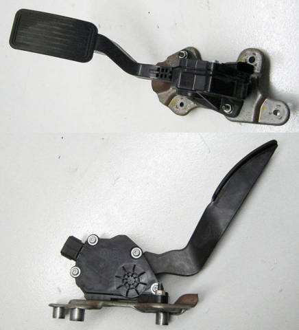Підаль газу K42387390 MAZDA