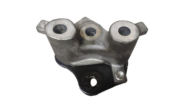 Кронштейн подушки (опори) двигуна, задньої KD6239010 MAZDA