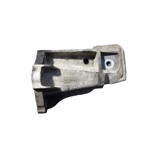 Кронштейн подушки (опори) двигуна, лівої KKU500580 LAND ROVER