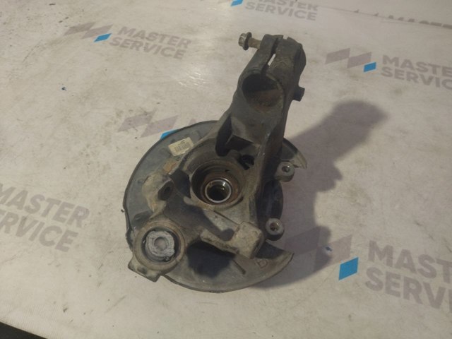 Кулак поворотний правий LR001128 LAND ROVER