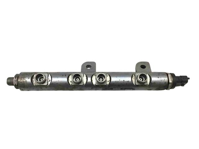 Розподільник палива (рампа), правий LR013183 LAND ROVER
