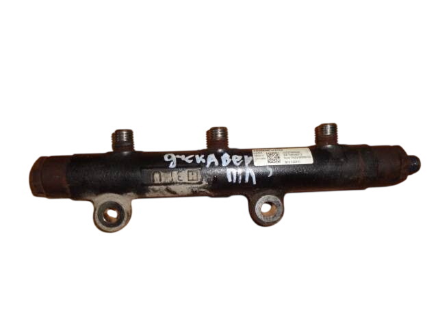 Розподільник палива (рампа), лівий LR020020 LAND ROVER