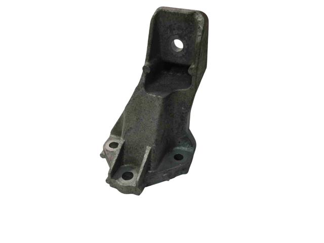 Кронштейн подушки (опори) двигуна, лівої LR033184 LAND ROVER