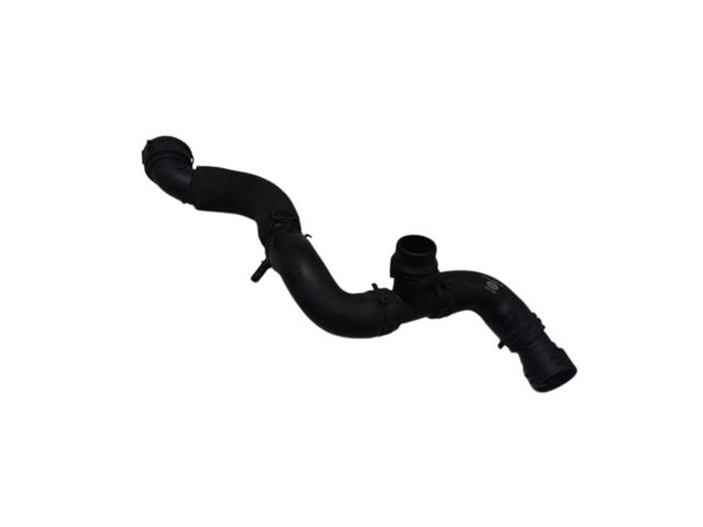 Патрубок системи охолодження LR034641 LAND ROVER