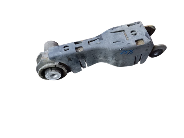 Балансир задній нижній, правий LR125871 LAND ROVER