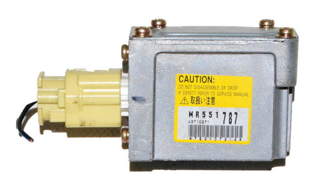 Датчик Ейрбег передній MR551787 MITSUBISHI