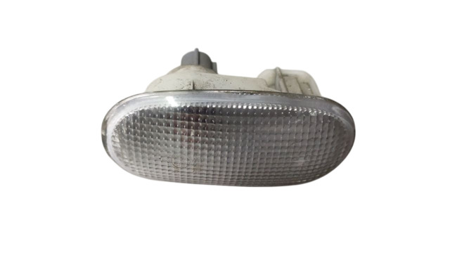 Повторювач повороту на крилі MR574781 MITSUBISHI