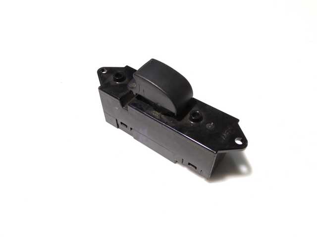 Кнопки заднього правого склопід'ємника MR587879 MITSUBISHI