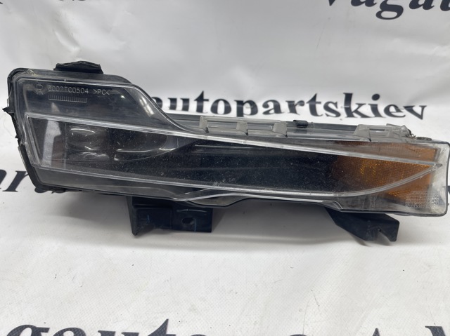 Протитуманка права 107739200F TESLA