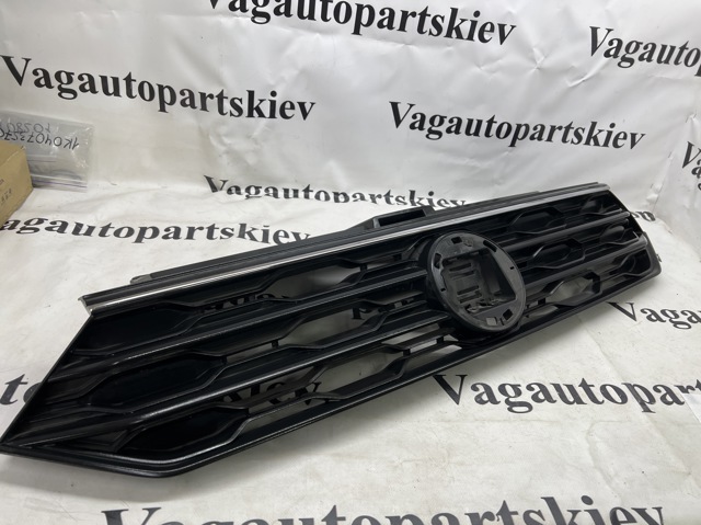 Захисна решітка радіатора 2GA853651RRYP VAG