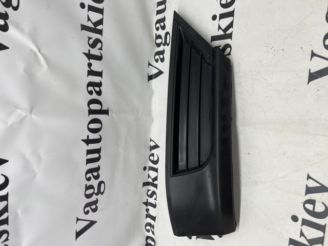 Решітка переднього бампера, права 2GA8536669B9 VAG