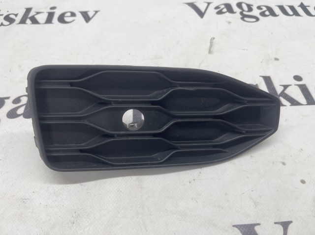 Решітка переднього бампера, права 2GA853808A9B9 VAG