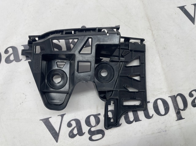 Кріплення бамера ліве 3CN807483C VAG