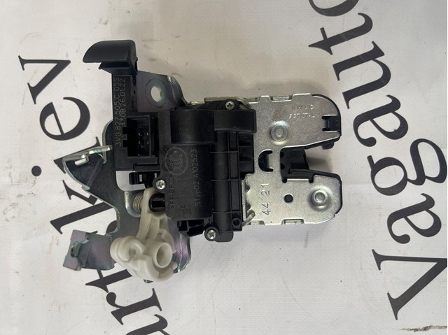 Замок дверей багажника 3V0827505C VAG