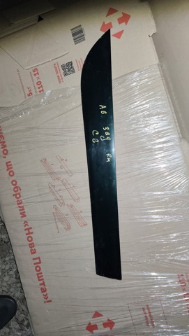 Молдинг задніх правих дверей 4F0853970HGRU VAG