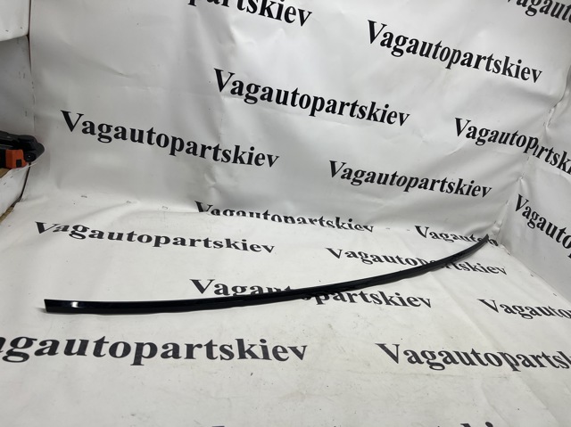 Молдинг кришки багажника 4K5853927T94 VAG