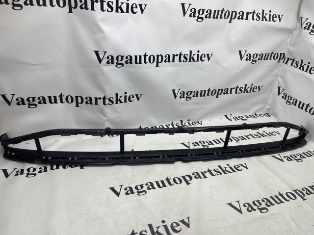 Решітка переднього бампера, центральна 4KE8076479B9 VAG