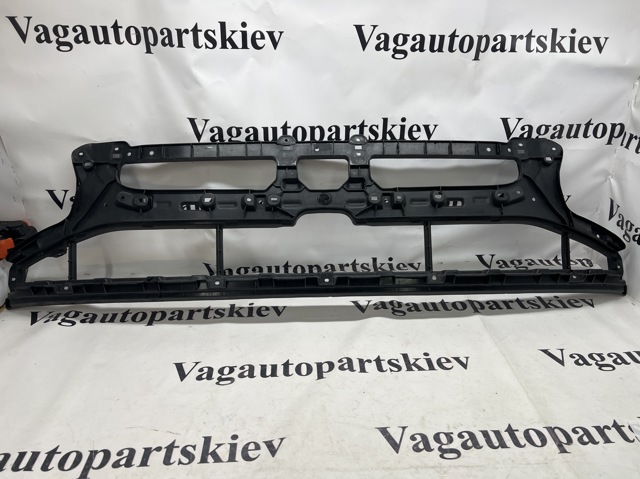 Решітка 4KE8076839B9 VAG